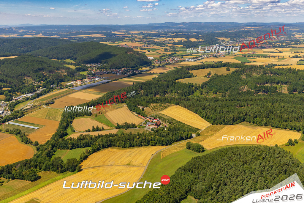 Klassische Luftaufnahme ohne Drohne zeigt:Bernsroth bei Kronach - Die Luftbildaufnahme wurde 2025 vom UL-Flugzeug heraus erstellt ( keine Drohne ) - Hochauflösende Luftaufnahme -Nicht vergleichbar mit Google Maps oder Satelittenbilder- Die Geschenkidee !Mit Lizenz und Bildrechte bestellbar
