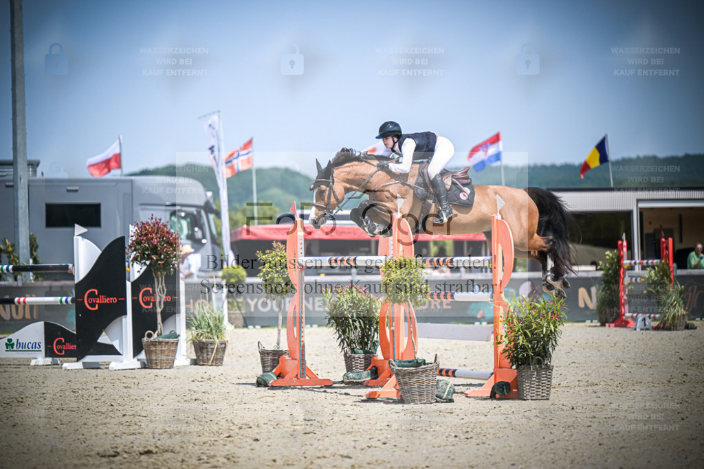 DOS_4052 | Entdecke hochwertige Reitturnierfotos von Foto Oger. Professionell, emotional und authentisch – jetzt Lieblingsmomente im Shop bestellen. - Realisiert mit Pictrs.com