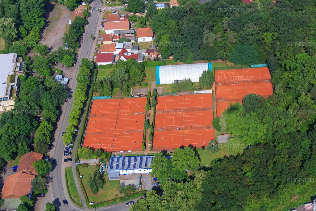 Luftbild: Tennisplätze an der Siedlungsstr in Herxheim bei Landau im Bundesland Rheinland-Pfalz in Deutschland. Foto: IMG_081010.jpg vom 14.06.2015 durch Werner Riehm/FLY-FOTO.de