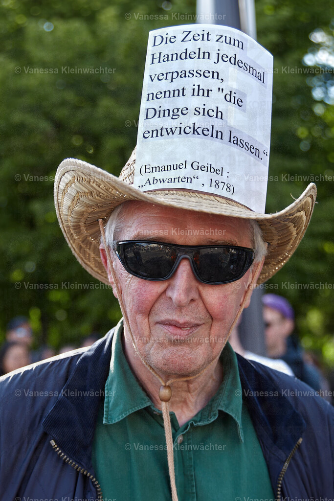 250511_AFDVerbot_BTor_10 | Vanessa Kleinwächter - Realisiert mit Pictrs.com