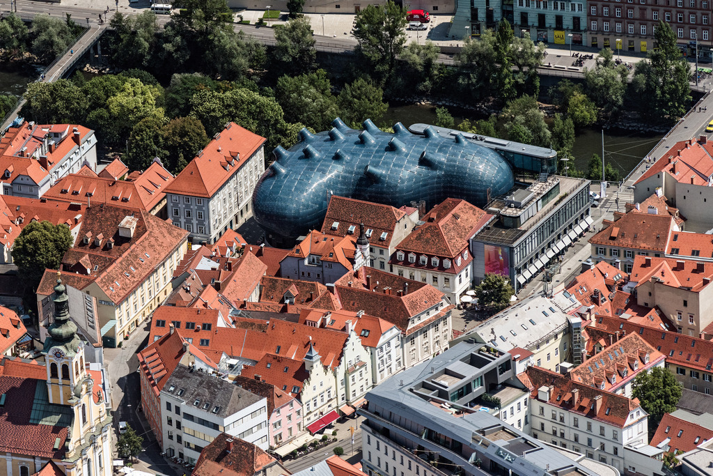 dr__0012059.jpg | GRAZ 20.07.2018 Kultur- und Kunst- Zentrum im Kunsthaus in Graz in Steiermark, Österreich. // Cultural and artistic center in the Building Kunsthaus in Graz in Steiermark, Austria. Foto: Daniel Reiter