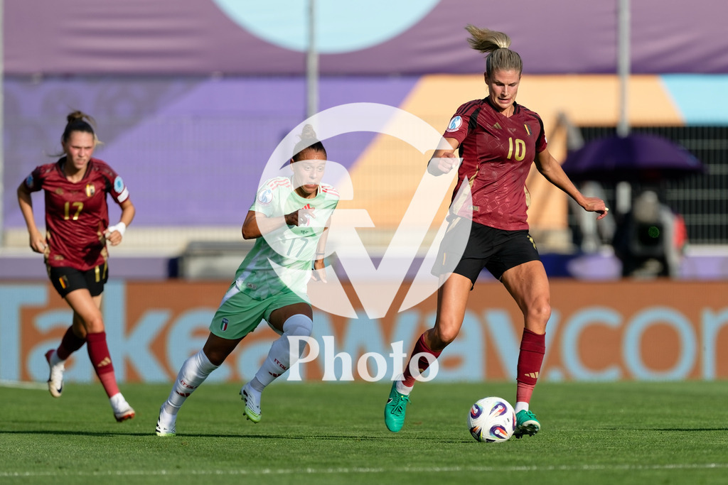 Belgium v Italy - UEFA Women's EURO 2025 Group B | SION, SWITZERLAND - JULY 3: Justine Vanhaevermaet of Belgium (R) runs with the ball and is chased by Lisa Boattin of Italy (L) during the UEFA Womens EURO 2025 Group B match between Belgium and Italy at Stade de Tourbillon on July 3, 2025 in Sion, Switzerland. (Photo by Giuseppe Velletri/Sports Press Photo/Getty Images)