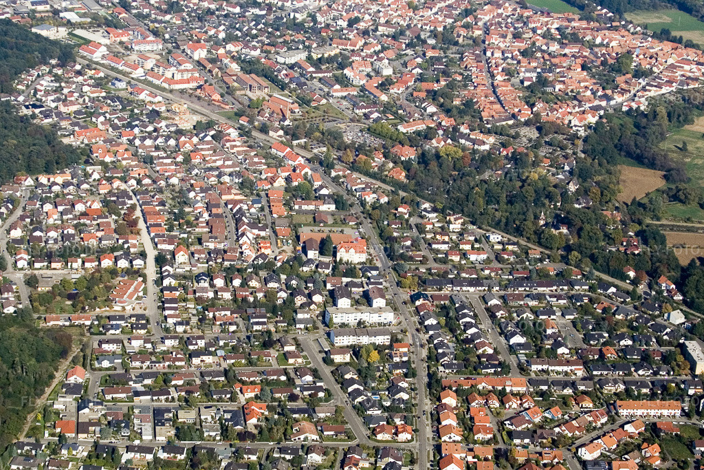 Luftbild: Ortsansicht von Süden in Jockgrim im Bundesland Rheinland-Pfalz in Deutschland. Foto: IMG_8763.jpg vom 14.10.2007 durch Werner Riehm/FLY-FOTO.de