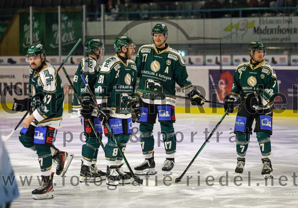 2026-01-06_090_TSV_Erding_gegen_EV_Lindau_Islanders | Erding, Deutschland, 06.01.2026:Eishockey, Oberliga Süd 2025 / 2026, 35. Spieltag, TSV Erding gegen EV Lindau Islanders, Endergebnis: 2:5Marco Pfleger (Erding Gladiators, #47), Jesse Kauhanen (Erding Gladiators, #4), Maximilian Forster (Erding Gladiators, #81), Elia Ostwald (Erding Gladiators, #17), Louis Trattner (Erding Gladiators, #7)Foto: Christian Riedel / fotografie-riedel.net