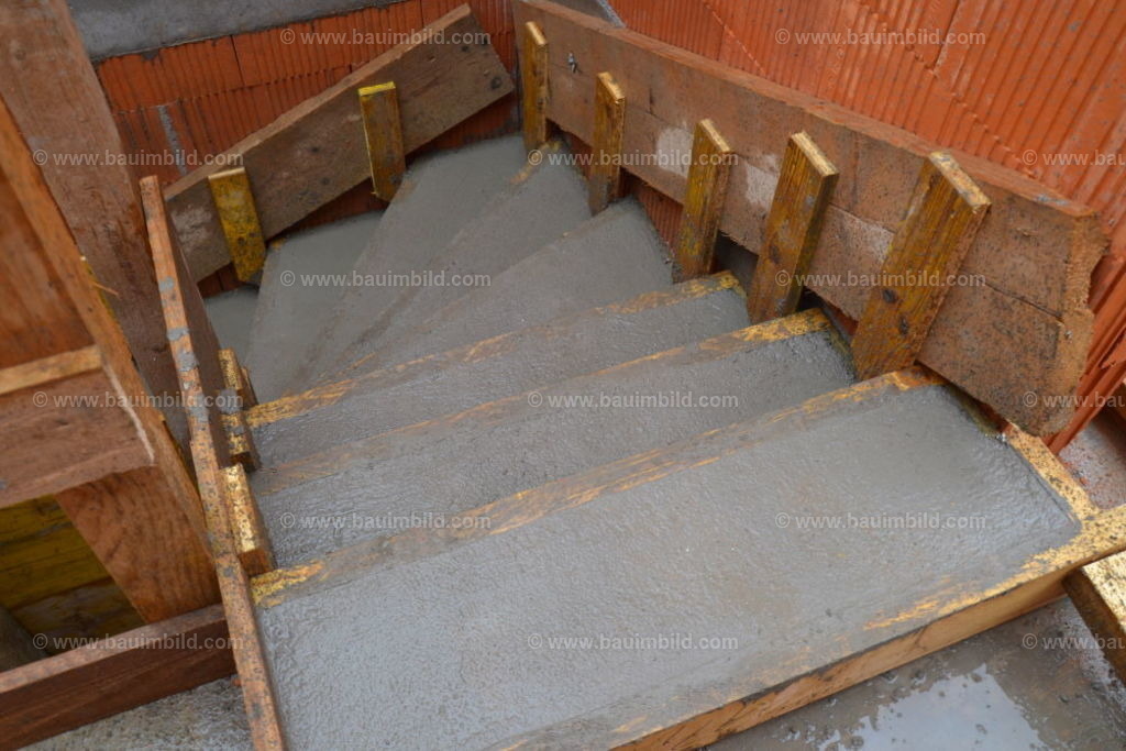bib-lg04-betonarbeiten-treppen-0727 | Nach LV-Leistungsgruppen sortierte Detailfotos über den Bau eines Hauses. Alle Hausbau-Bilder direkt vom Urheber und Autor der Website Haus-Selber-Bauen.com