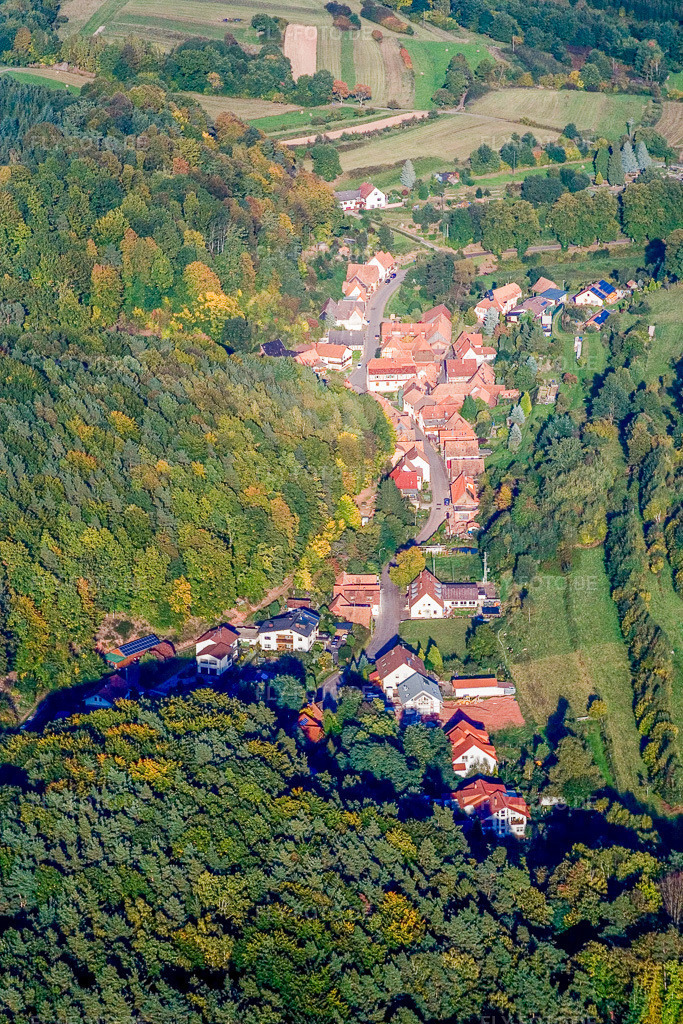 Luftbild: Dorf von Westen in Oberschlettenbach im Bundesland Rheinland-Pfalz in Deutschland. Foto: IMG_13652.jpg vom 28.09.2008 durch Werner Riehm/FLY-FOTO.de