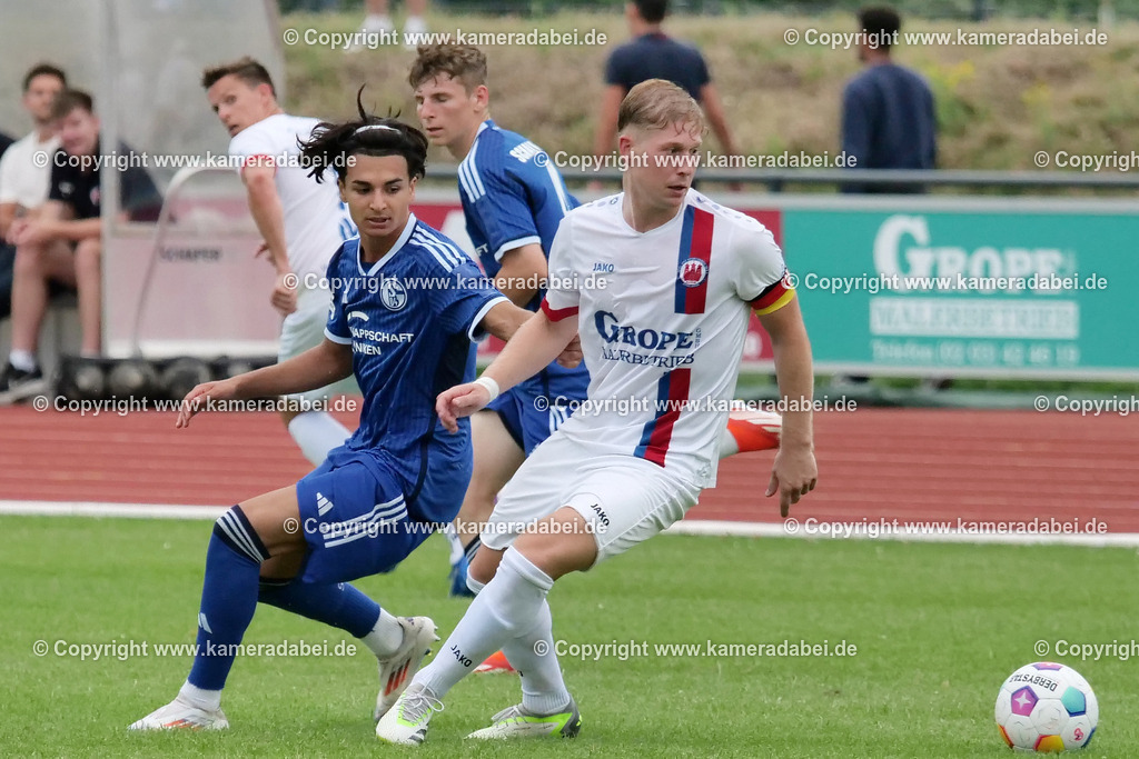 Fußball : Testspiel : SuS 09 Dinslaken - Schalke 04 U 19 am 25.07.2024 | Foto : Jochen Emde / www.kameradabei.de - Realisiert mit Pictrs.com