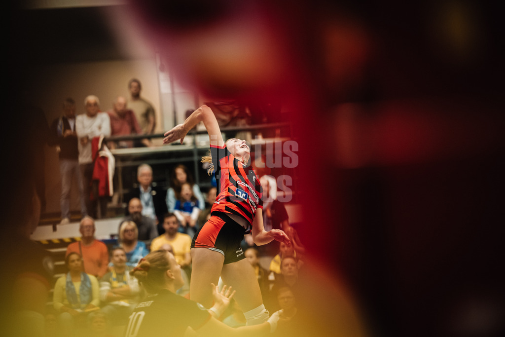 Volleyball | Frauen | Saison 2025/2026 | Volleyball Bundesliga | SSC Palmberg Schwerin vs. ETV Hamburger Volksbank Volleys | 18.10.2025 | Leonie Körtzinger (#7, ETV Hamburger Volksbank Volleys) beim Angriff