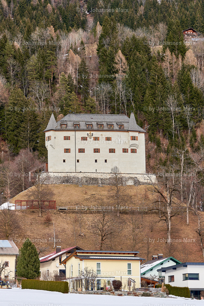 Kleinod auf dem Thron - Schloss Lengberg in Tirol | Professionelle Landschaftsfotografie, Inneneinrichtung, Kunst für Ihre Wohnung, Kanzlei, Praxis oder als Geschenk. Aussuchen und einfach liefern lassen. Raumgestaltungsberatung auf Anfrage. - Realisiert mit Pictrs.com