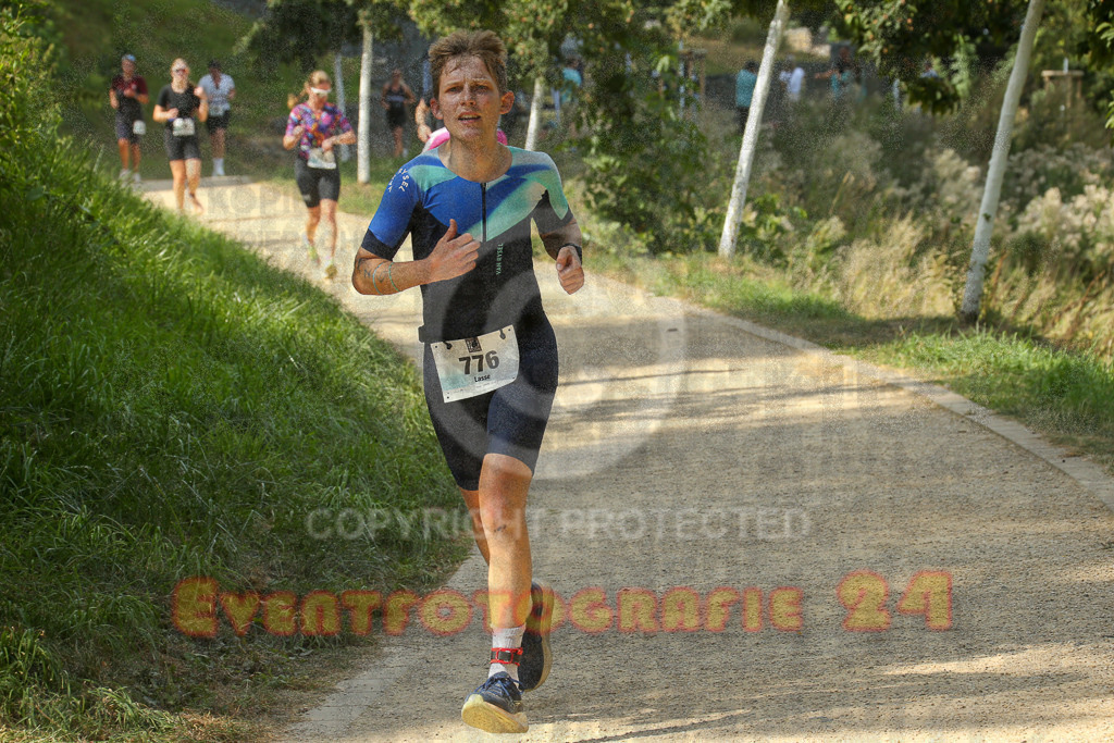 250824_1455_EX1_8027 | Sportfotografie im Rhein-Sieg Kreis, Köln, Bonn, NRW, Rheinland Pfalz, Hessen, etc. Unser Tätigkeitsfeld umfasst den Laufsport vom Volkslauf über den Marathon, Duathlon, Triathon bis zum Ultralauf wie Kölnpfad Ultra oder Schindertrail.