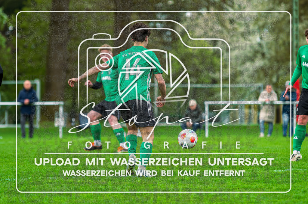 DZC_1357-Verbessert-RR | Noah Pruser (TSV Wietzendorf #14) beim Herren Kreisliga HK Spiel zwischen FG Fulde-Stellichte und TSV Wietzendorf im Fulder Zentralstadion, Fulde (Simon Paul Stopat) - Realisiert mit Pictrs.com