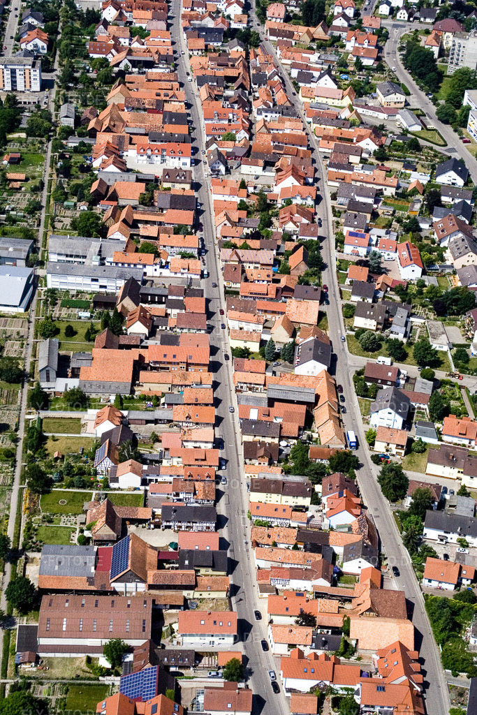 Luftbild: Verlauf der Straßenführung der Rheinstraße in Kandel im Bundesland Rheinland-Pfalz in Deutschland. Foto: IMG_2914.jpg vom 18.06.2006 durch Werner Riehm/FLY-FOTO.de