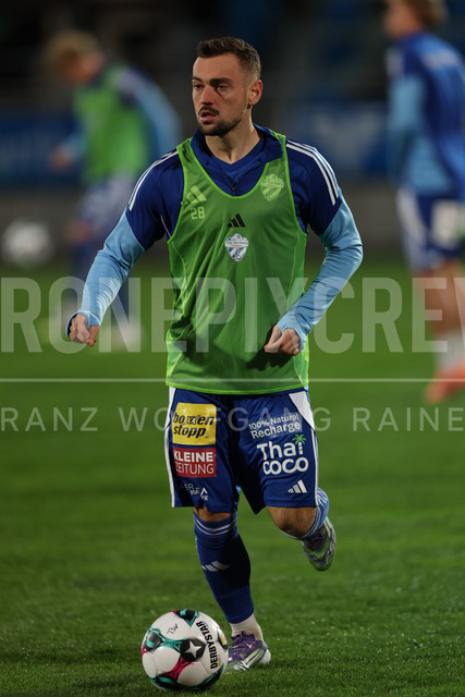 TSV Egger Glas Hartberg vs SV Oberbank Ried – Austrian Bundesliga Match | TSV Egger Glas Hartberg and SV Oberbank Ried. High-intensity match action, tackles, shots on goal, celebrations, fan atmosphere and stadium scenes captured in professional quality. The image shows Juergen Heil (Hartberg).