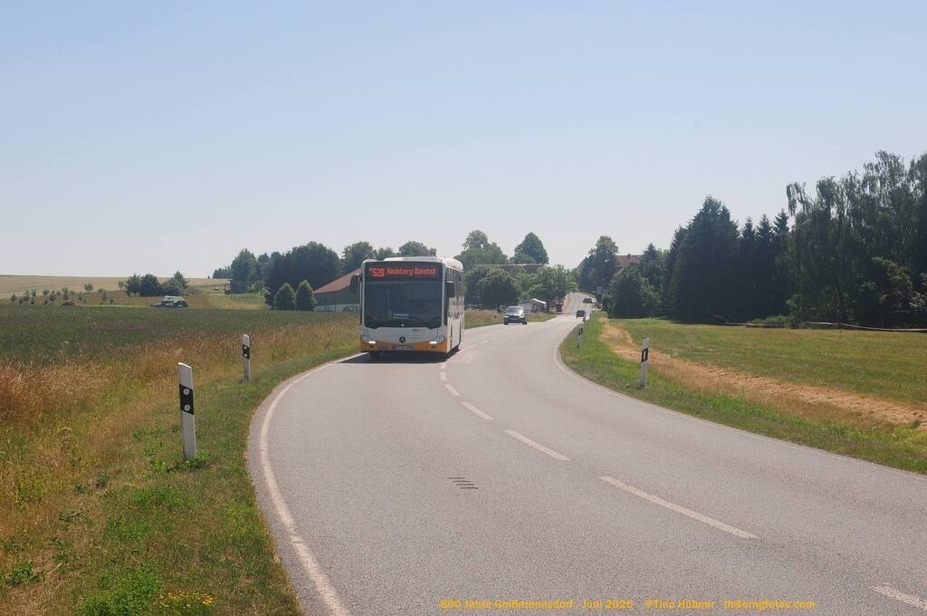 Geißmannsdorf-2026-Ortsbilder-193 | Geißmannsdorf bei Bischofswerda im Sommer 2026. Ein fotografischer Streifzug durch das Dorf Geißmannsdorf, mit Gebäuden, Straßen, Strohpuppen und geschmückten Vorgärten und Grundstücken anlässlich der 800-Jahr-Feier von Geißmannsdorf im Juni 2026 - Realisiert mit Pictrs.com