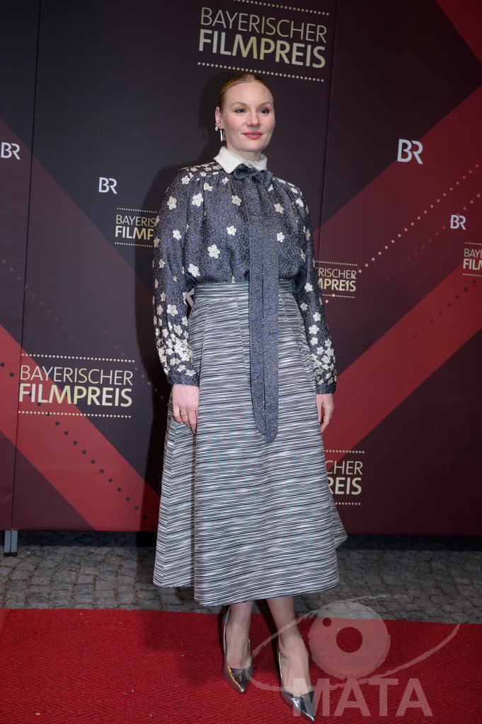 _DWI5275 | Rosalie Thomass bei der Verleihung des 47. Bayerischen Filmpreises 2026  im Prinzregententheater. München, Deutschland. Der Bayerische Filmpreis wird seit 1979 von der Bayerischen Staatsregierung verliehen, um die Bedeutung des Kinofilms als Kulturgut herauszustellen - Realisiert mit Pictrs.com