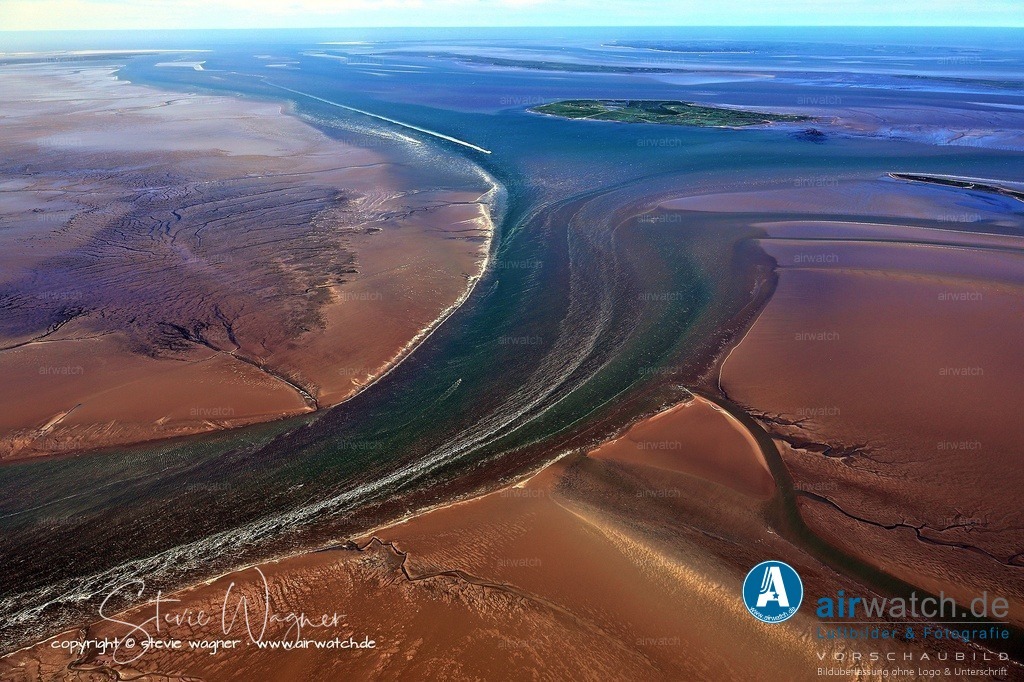 Halligen-Inseln-Weltnaturerbe-Wattenmeer-Mai-23-airwatch-wagner-240A2632 | Entdecken Sie atemberaubende Luftbilder und Fotografien auf airwatch.de - Tauchen Sie ein in eine Welt voller faszinierender Aufnahmen aus der Vogelperspektive.