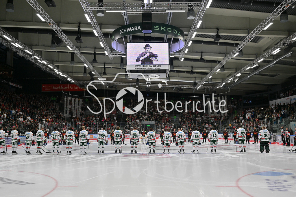 Augsburger Panther - Moser Medical Graz99ers | Dei Augsburger Panther gedenken dem verstorbenen  und langjährigem Teamfotografen Thorsten FRANZISI / Testspiel: Augsburger Panther - Moser Medical Graz99ers; Curt Frenzel Stadion am 31.08.2025