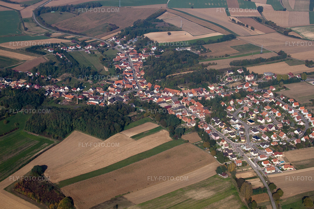 Aerial view: View of the town in Neewiller-près-Lauterbourg in the state Bas-Rhin, France.Photo: IMG_45910.jpg taken on 10/16/2011 by Werner Riehm/FLY-FOTO.comResolution of the original: 4752 x 3168 px