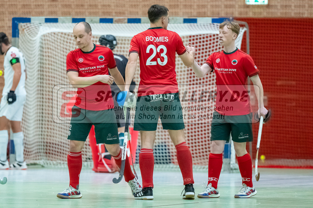 HK_20240114_108182 | 1. Bundesliga Herren Crefelder HTC - Uhlenhorst Mülheim am 14.1.2024 Halle Glockenspitz, Krefeld , Kemmerich Peer ( Crefelder HTC #21 ) , Boomes Anton ( Crefelder HTC #23 ) , Lenjo Tappert ( Crefelder HTC #11 )
