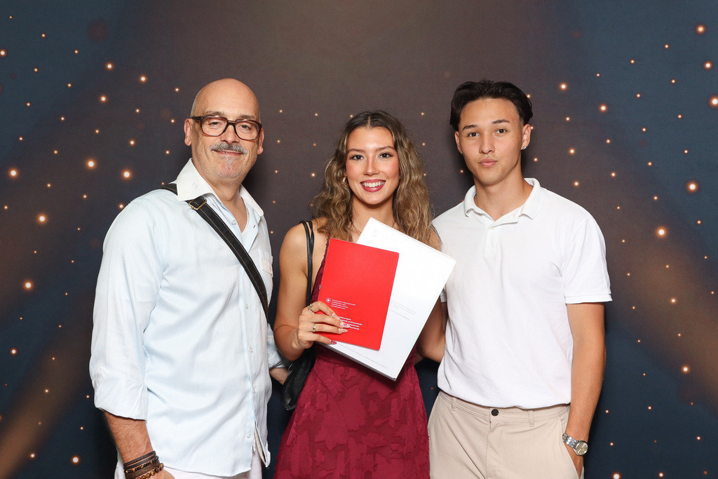 ZD260628112736-47 | Fotoshop von zweidimensional Fotografie. Ihr Fotograf im Aargau. Abzüge von Ihrem Fotobox Event bestellen.Abzüge von Ihrem Hochzeit bestellen.Abzüge von Ihrem Schulfotograf bestellen.