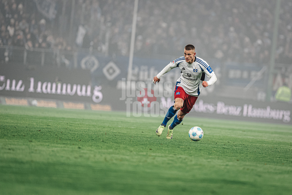 Fußball | Männer | Saison 2024/2025 | 2. Fußball-Bundesliga | 18. Spieltag | Hamburger SV vs. 1. FC Köln | 18.01.2025 | Miro Muheim (#28, HSV)