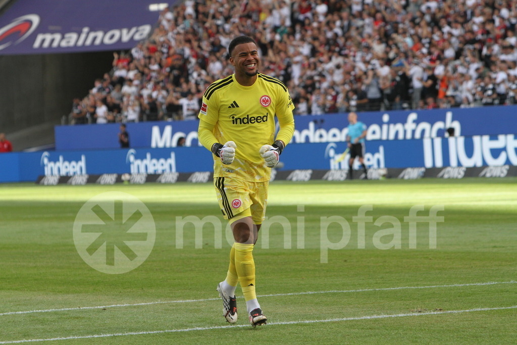 Eintracht Torwart Noah Atubolu | Online-Shop | monipfaff.de - Realisiert mit Pictrs.com