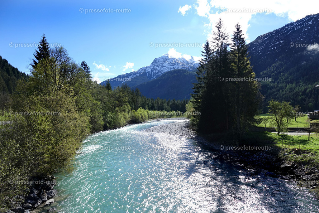 welltvi-Lechfluss-bei Griesau-09052019-DSD01012 | Info aus dem Bezirk Reutte/Ausserfern Tirol sowie eine umfangreiche Bilddatenbank über die gesamte Region: Lechtal, Talkessel Reutte, Tannheimertal, Zwischentoren. Lech, Plansee, Zugspitze, Grenztunnel, B179, Fernpassstraße, Verkehr, Lawinen, Tradition, - Realisiert mit Pictrs.com