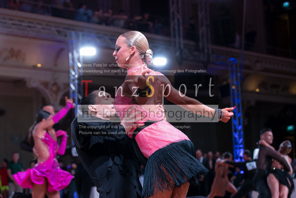 20240706_WDSF_WO_Latin_10605 | Tanzsportbilder, Standardtanz, Lateintanz, WDSF, DTV, LTVB, dancecomp, goc, hessen tanzt, blaues band der spree, walzer, tango, wiener walzer, slowfox, quickstepp, samba, rumba, cha-cha-cha, paso doble. jive, hd-kroft photography, turniertanzsport