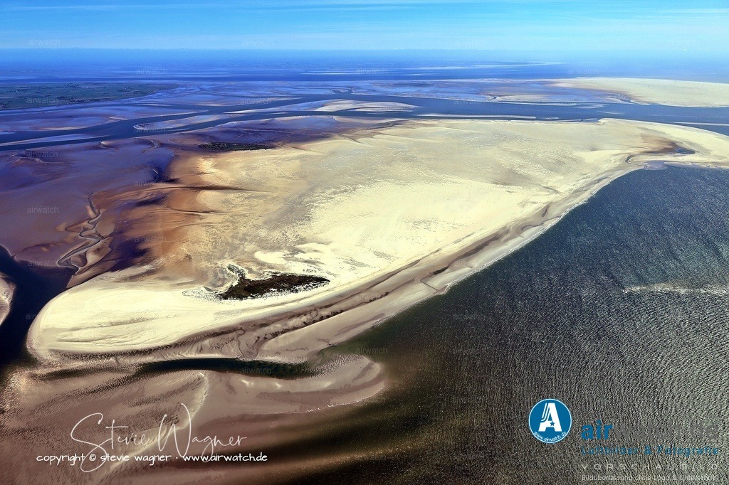 Halligen-Inseln-Weltnaturerbe-Wattenmeer-Mai-23-airwatch-wagner-240A3040 | Entdecken Sie atemberaubende Luftbilder und Fotografien auf airwatch.de - Tauchen Sie ein in eine Welt voller faszinierender Aufnahmen aus der Vogelperspektive.