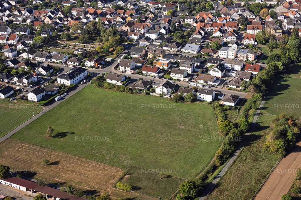 Luftbild: Landrat-Pfeifer-Straße im Ortsteil Sickenhofen in Babenhausen im Bundesland Hessen in Deutschland. – Foto: IMG_159345.jpg vom 22.09.2026 durch Werner Riehm/FLY-FOTO.de – Auflösung des Originals: 6000 x 4000 px