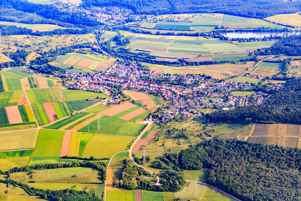 Luftbild: Ortsansicht von Südwesten im Ortsteil Ölbronn in Ölbronn-Dürrn im Bundesland Baden-Württemberg in Deutschland. Foto: IMG_079913.jpg vom 31.05.2015 durch Werner Riehm/FLY-FOTO.de