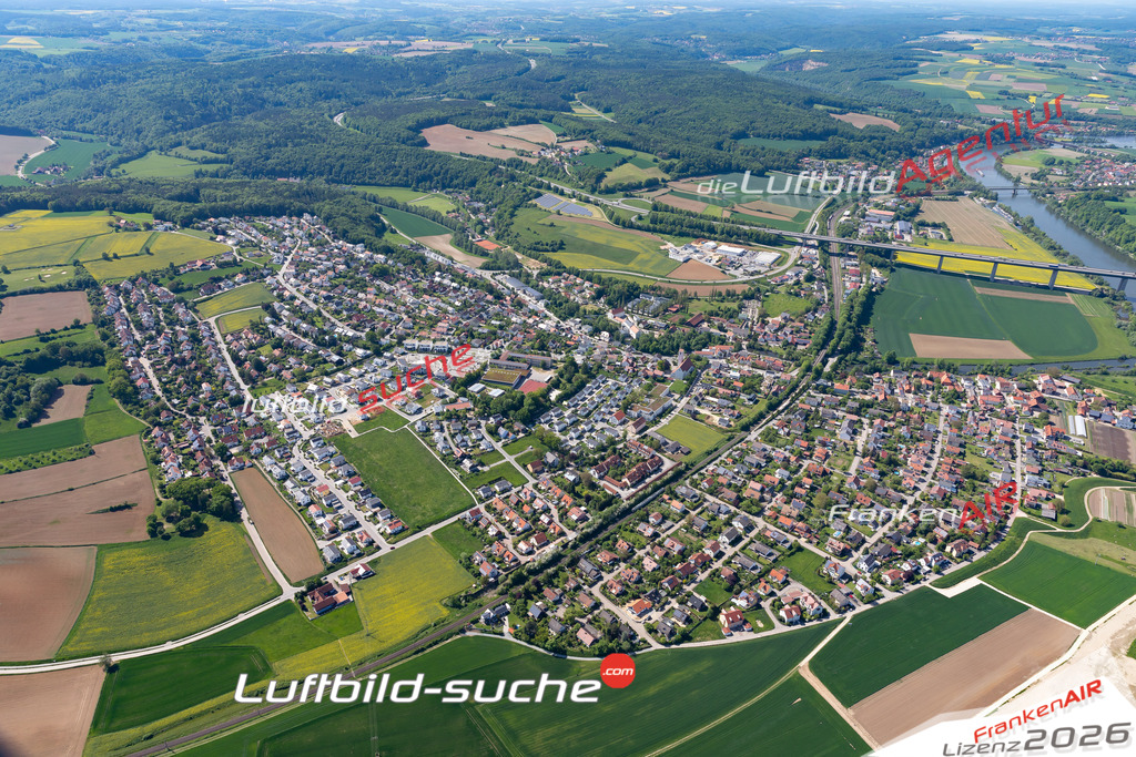 Das Luftbild der Stadt Sinzing wurde 2021 vom Flugzeug heraus erstellt (keine Drohne) Aufnahmehöhe ca.450 Meter- hohe Bildauflösung und Druck-Qualität garantiert!