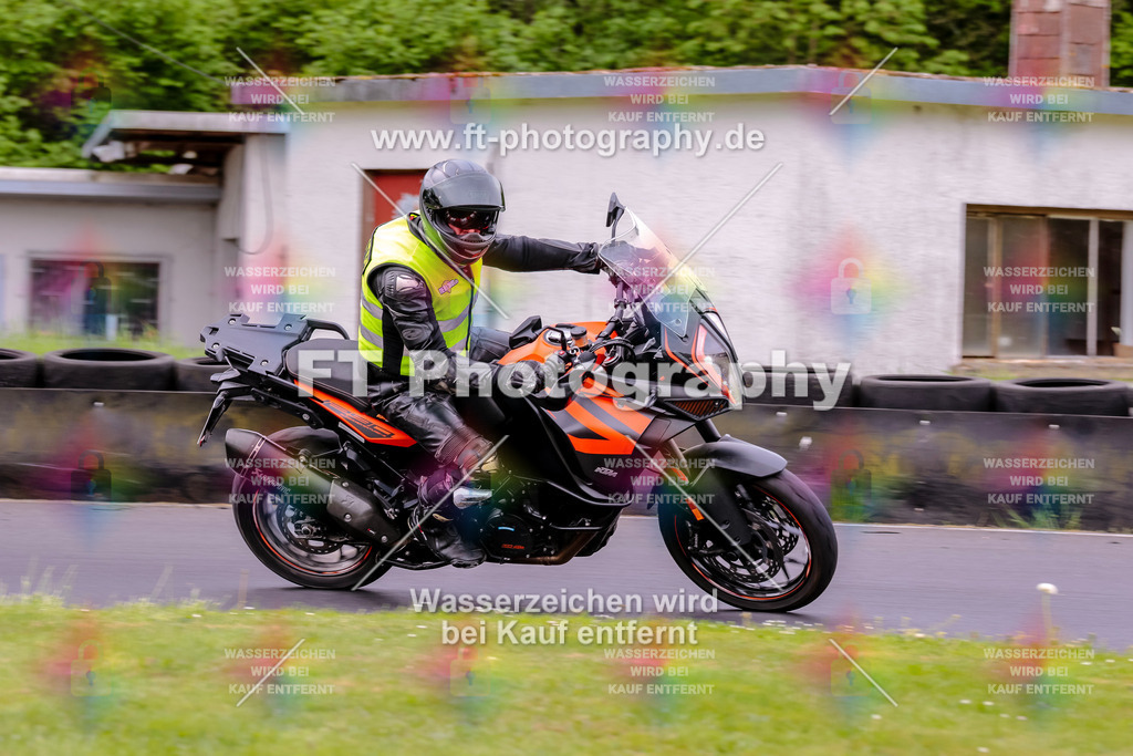 MotoTeamVBK-20661 | Hier findet Ihr Bilder von Touristenfahrten auf der Nürburgring Nordschleife oder von anderen Veranstaltungen die ich besucht habe. Viel Spass beim Durch Schauen 