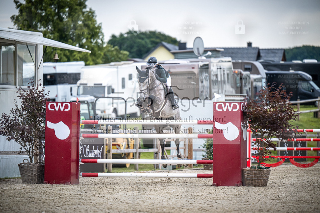 DOS_8768 | Entdecke hochwertige Reitturnierfotos von Foto Oger. Professionell, emotional und authentisch – jetzt Lieblingsmomente im Shop bestellen. - Realisiert mit Pictrs.com