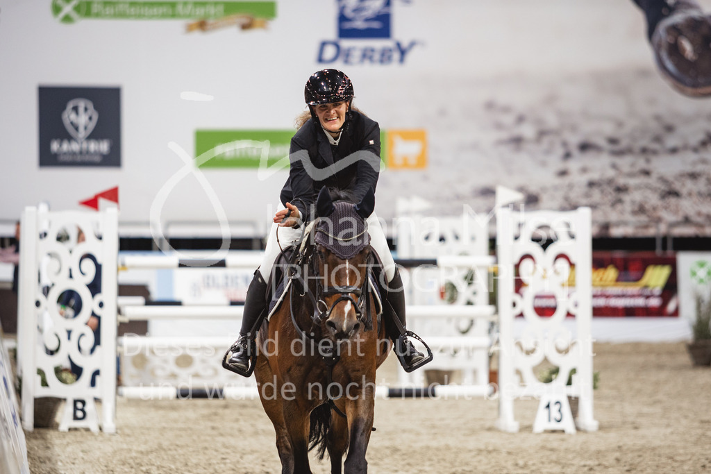 231028_Oldenburg_S1-Spr_Amateure-154 | Deine schönsten Turniermomente als professionelle Fotos! Entdecke hochwertige Pferdesport-Fotografie im Online-Shop. Jetzt Fotos finden & bestellen!