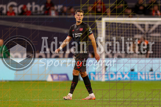 Bayer 04 Leverkusen vs Eintracht Frankfurt - Bundesliga  | Leverkusen, Deutschland, 12.09.25:   Patrick Schick (Bayer 04 Leverkusen) schaut waehrend des Spiels der Bundesliga zwischen  Bayer 04 Leverkusen vs Eintracht Frankfurt in der BayArena(Foto von Brauer-Fotoagentur / Adrian Schlueter)
