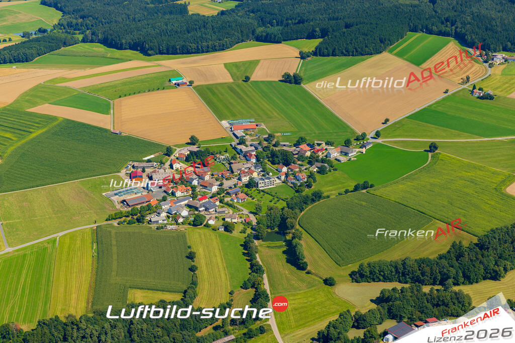 Luftaufnahme von Saubersrieth Moosbach Bild- Das Luftbild wurde 2025 vom UL-Flugzeug heraus erstellt ( keine Drohne ) - Hochauflösende Luftaufnahme -Nicht vergleichbar mit Google Maps oder Satelittenbilder- Die Geschenkidee !Mit Lizenz und Bildrechte bestellbar