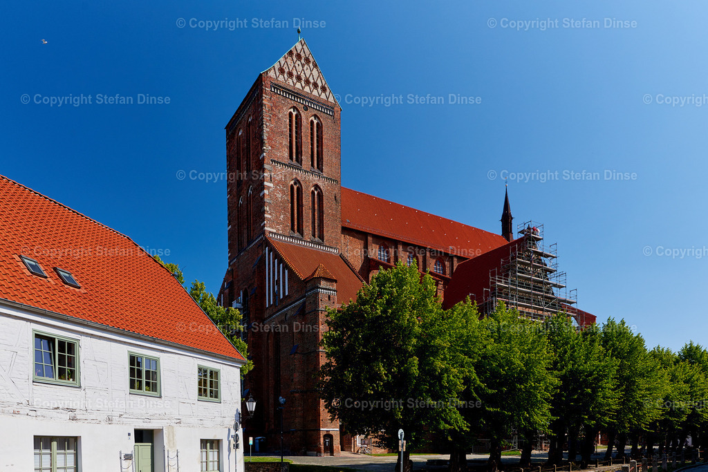 _DSC2483 | Findlinge im Eis, Zeesenboote bei der Traditionsregatta, eine Seebrücke im Sonnenaufgang - mit den Bildern aus dieser Galerie erhalten Sie wunderschöne Aufnahmen über das ganze Jahr. Ein tolles Produkt zum Verschenken, Werben oder zum Träumen vom nächsten - Realisiert mit Pictrs.com