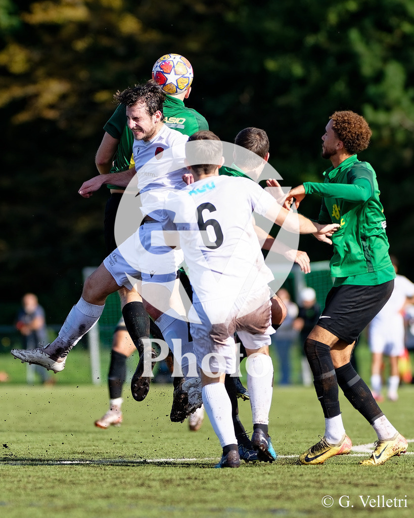 2eme ligue - FC Veyrier - FC Kosova |  durant le match de 2eme ligue entre FC Veyrier et FC Kosova au Stade du Grand-Donzel à Veyrier, Suisse