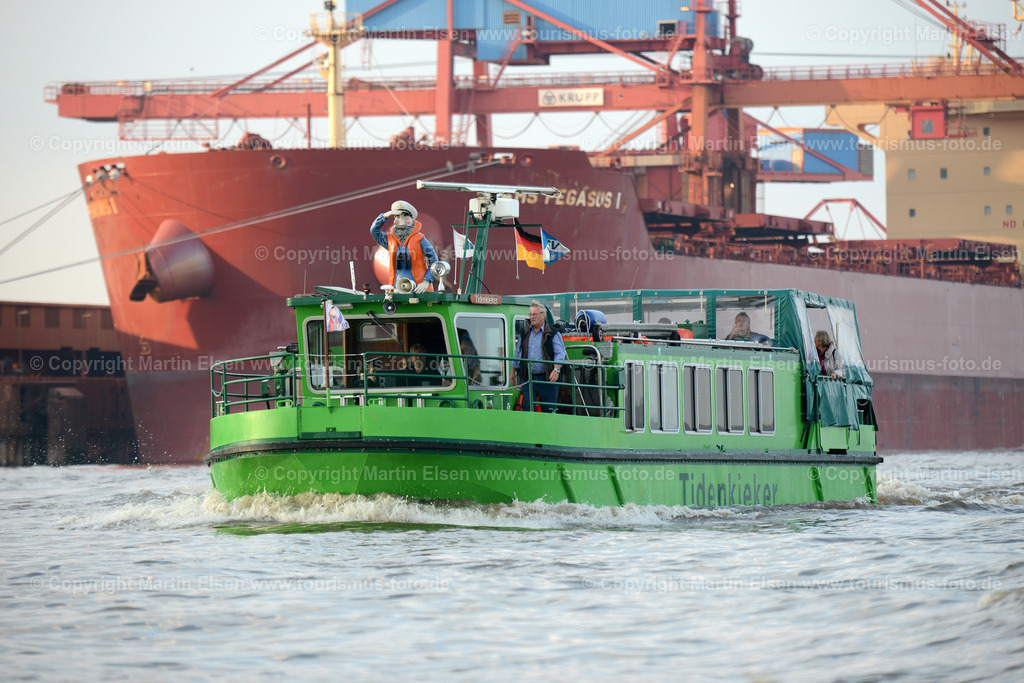 Tidenkieker auf der Elbe_ELS_3662141012a | Stade - Aufnahmedatum: 11.10.2014, Aufnahmehöhe:  m, Koordinaten:  - , Bildgröße: 7360 x  4912 Pixel - Copyright 2014 by Martin Elsen, Kontakt: Tel.: +49 157 74581206, E-Mail: info@schoenes-foto.deSchlagwörter: Tidenkieker, Schiff, Pagensand, Pladboden Schiff, Landgang, Ausflug, Stade, Fotos,Hafen,Schiffe, - Realisiert mit Pictrs.com