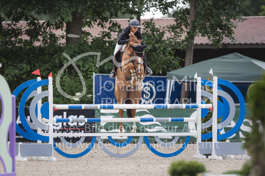 220614_Mühlen_SprPfM-663 | Late Entry Mühlen
Springprüfung Kl.M* 6-8j. Pferde gl. Einlaufprüfung für 6j. Pferde
14.06.2022