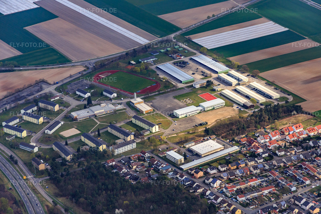 Luftbild: Aufnahmeeinrichtung für Asylbegehrende Speyer (AfA) In der ehemaligen Kurpfalz-Bundeswehrkaserne im Ortsteil Rinkenbergerhof in Speyer im Bundesland Rheinland-Pfalz in Deutschland. Foto: IMG_076876.jpg vom 12.04.2015 durch Werner Riehm/FLY-FOTO.deAnsprechpersonen | Stadt Speyer