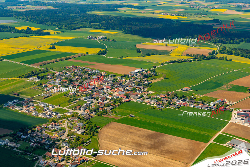 Das Luftbild zeigt : Pondorf Altmannstein - Die Luftaufnahme wurde 2024 vom UL-Flugzeug aus erstellt ( keine Drohne ) - Hochauflösende Luftaufnahme - Für grossformatige Ausdrucke geeignet. Die Geschenkidee !Mit Lizenz und Bildrechte bestellbar