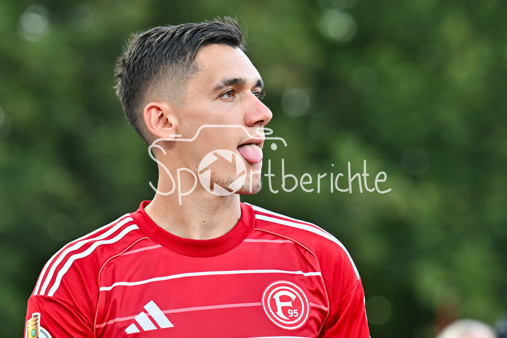 1. FC Schweinfurt 05 - Fortuna Düsseldorf | im Bild  Sotiris ALEXANDROPOULOS (Fortuna 14) nach der Partie / Einzelfoto / Freisteller / DFB-Pokal: 1. FC Schweinfurt 05 - Fortuna Düsseldorf; Riedel-Bau Arena am 18.08.2025