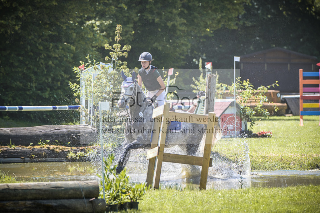 DOS_5986 | Entdecke hochwertige Reitturnierfotos von Foto Oger. Professionell, emotional und authentisch – jetzt Lieblingsmomente im Shop bestellen. - Realisiert mit Pictrs.com