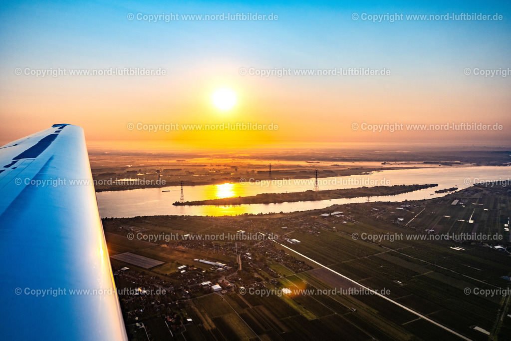 Lühesand_im_Sonnenaufgang_ELS_2850050623 | STEINKIRCHEN 05.06.2023 Sonnenaufgang über der Elbinsel Lühesand in Steinkirchen im Bundesland Niedersachsen, Deutschland. Weiterführende Informationen bei: E.ON Energie Deutschland GmbH,  TenneT TSO GmbH. // Sunrise over the Elbe island Luehesand in Steinkirchen in the state Lower Saxony, Germany. Further information at: E.ON Energie Deutschland GmbH,  TenneT TSO GmbH. Foto: Martin Elsen