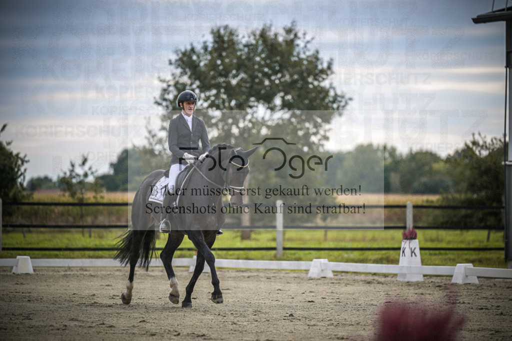 DOS_0860 | Entdecke hochwertige Reitturnierfotos von Foto Oger. Professionell, emotional und authentisch – jetzt Lieblingsmomente im Shop bestellen.Deutschlandweite Turnierfotografie. - Realisiert mit Pictrs.com
