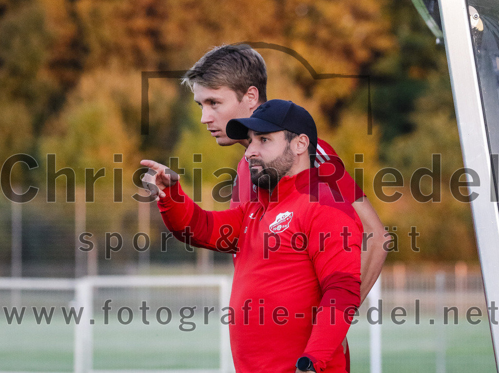 2023-09-07_016_FC_Finsing_gegen_FC_Moosinning_II | Finsing, Deutschland, 07.09.2023:
Fußball, Kreisliga 2023 / 2024, 8. Spieltag, FC Finsing gegen FC Moosinning II, Endergebnis: 3:0

Trainer Thomas Bonnet (FC Finsing)

Foto: Christian Riedel / fotografie-riedel.net