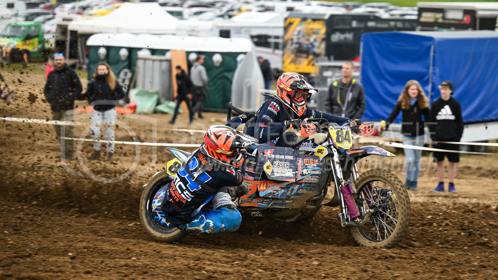 Motocross Schlatt bei Winterthur - 30. April 2023 | #84 Kaeser Remo / Doerig Cornelio aus Schweizersholz (CH) auf VMC KTM in der Kategorie Seitenwagen am Motocross Schlatt bei Winterthur, 30. April 2023. 
Instagram: @mx_schlatt | @mc_wila | @sam_schweiz
Bild: Sportfotografie Markus Aeschimann | www.markus-aeschimann.ch - Realisiert mit Pictrs.com