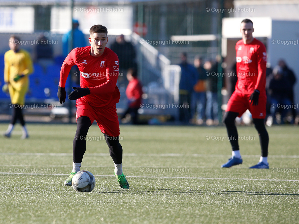 A_LUI_01022025_00022 | SPORT FUSSBALL TESTSPIEL ASKOE OEDT -SV HAIDLMAIR GRUEN WEISS MICHELDORF 01.02.2025 IM BILD :ARNE AMMERER  (OEDT) UND  (MICHELDORF) FOTO:FOTOLUI